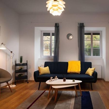 A Charming Little Flat Just Above Szechenyi Square Lejlighed Pécs Eksteriør billede