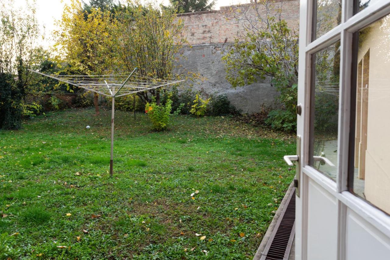 A Charming Little Flat Just Above Szechenyi Square Lejlighed Pécs Eksteriør billede
