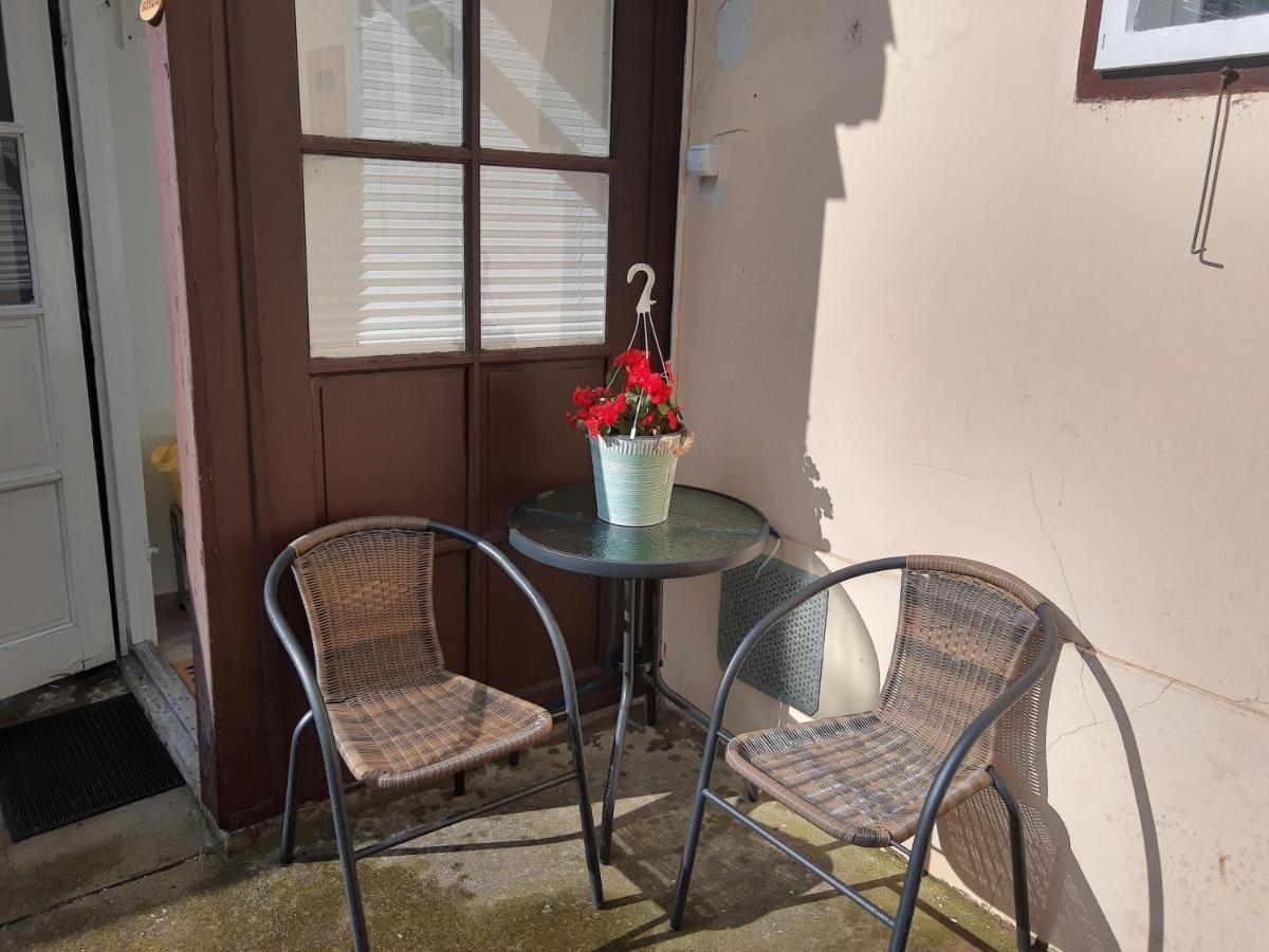 A Charming Little Flat Just Above Szechenyi Square Lejlighed Pécs Eksteriør billede